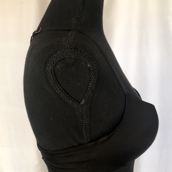 VICTORIA’S SECRET black So Obsessed padded bra with underwire. Size 32 C. - Picture 6 of 8